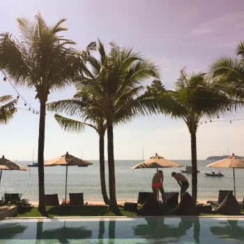 umbrella-pool-tourist-color-ko (1)